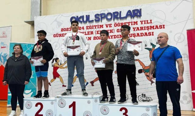 YUNUSEMRELİ GÜREŞÇİLER KUŞADASI'NDA MANİSA'NIN GURURU OLDU