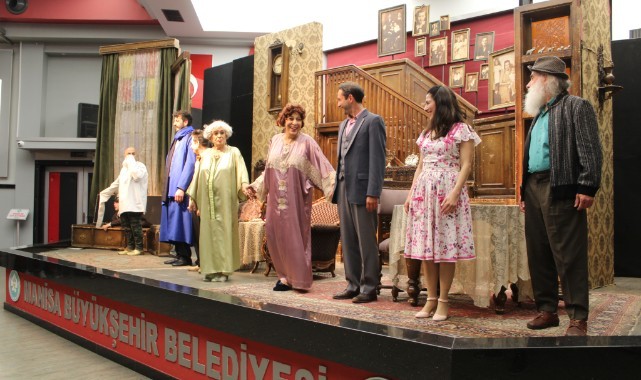 Ahududu Tiyatro Oyunuyla Manisa'lılar, Unutulmaz Bir Tiyatro Deneyimi Yaşadı