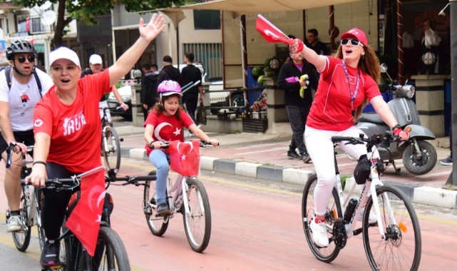 Yunusemre'de Pedallar 19 Mayıs İçin Çevrildi