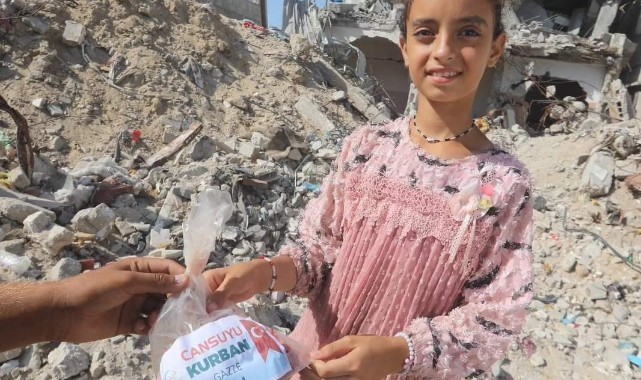 Cansuyu, Gazze’de kurban kesen ve dağıtan tek yardım derneği oldu
