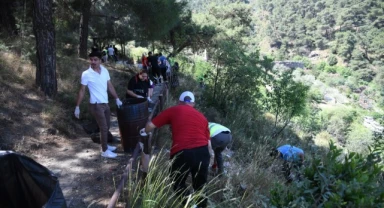 Kent Ormanı'nı Çöplerden Arındırdı! 3 Ton Çöp Toplandı!