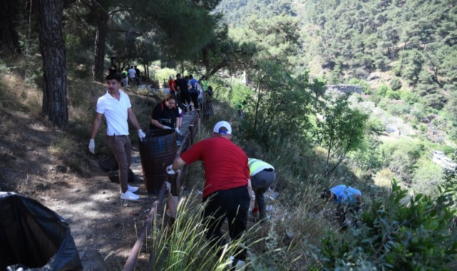 Kent Ormanı'nı Çöplerden Arındırdı! 3 Ton Çöp Toplandı!