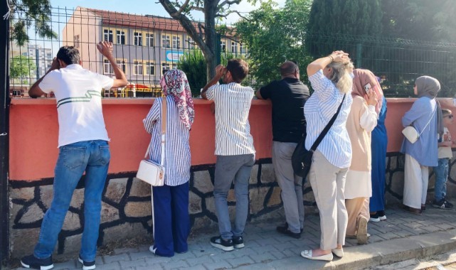 Manisa'da Binlerce Öğrenci Heyecanla LGS Sınavına Girdi