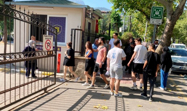 Manisa’da binlerce öğrenci üniversite için ter döktü 