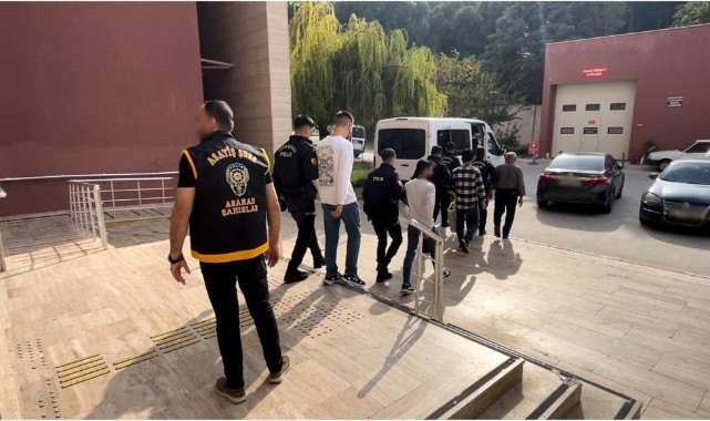 Manisa'da Eş Zamanlı Operasyon: 49 Aranan Şahıs Yakalandı