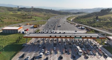 OTOYOLLARDAN 21 MİLYON 67 BİN 377 ARAÇ GEÇTİ