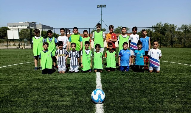 Şehzadeler Belediyesi Yaz Spor Okulları Kapsamında Futbol Kursu Başladı
