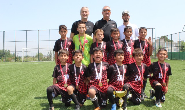 Şehzadeler Hem Futbol Turnuvasında Şampiyon  Necatibey İlkokulu!