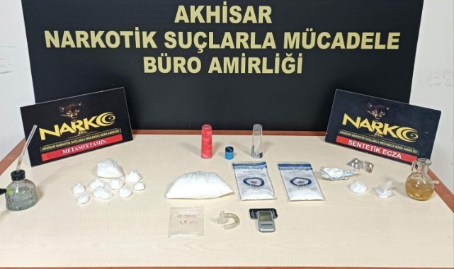 Akhisar'da Narkotik Operasyonu: 4 Gözaltı ve Büyük Miktarda Uyuşturucu Ele Geçirildi