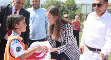 BAŞKAN DURBAY YAZ FUTBOL KURSUNDA GENÇ YETENEKLERLE BULUŞTU