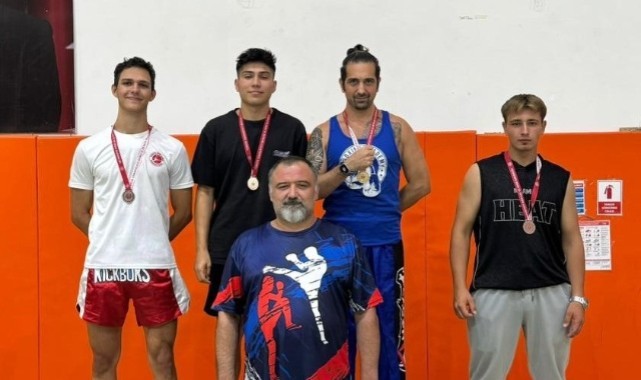 Kick Boks'ta Altın Madalyalar Karşıyakalı Sporcuların!