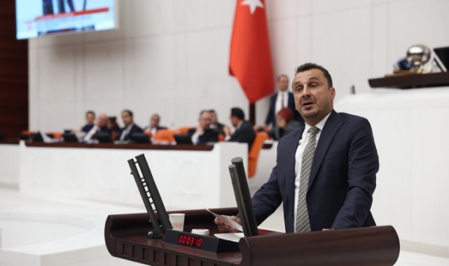 “ÇİFTÇİ DOMATESİ ÜRETİM MALİYETİNİN ALTINDA SATMAK ZORUNDA KALIYOR; SANAYİCİNİN ELİNDE SALÇA, ÇİFÇİNİN ELİNDE DE DOMATES KALDI”