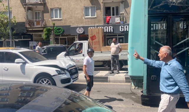Kenzi Caddesi'nde Vatandaşları Korkutan Kaza