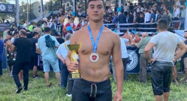 MELİH ÖZDEMİR, KURTDERELİ GÜREŞLERİNDE GÜMÜŞ MADALYA KAZANDI