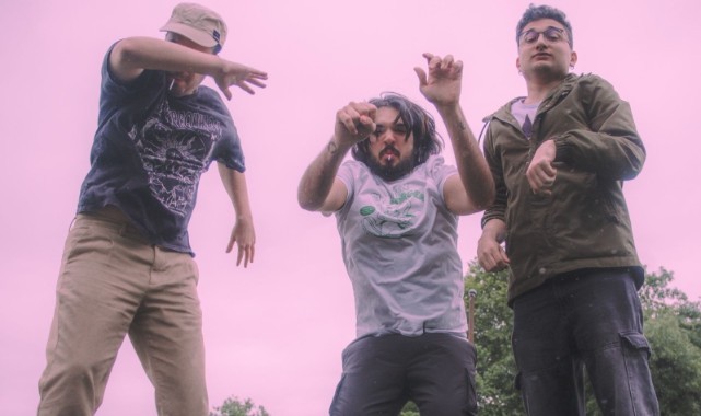 Yeni Rock grubu Kurutma Makinesi’nin yeni teklisi ‘Menevir’ tüm dijital platformlarda