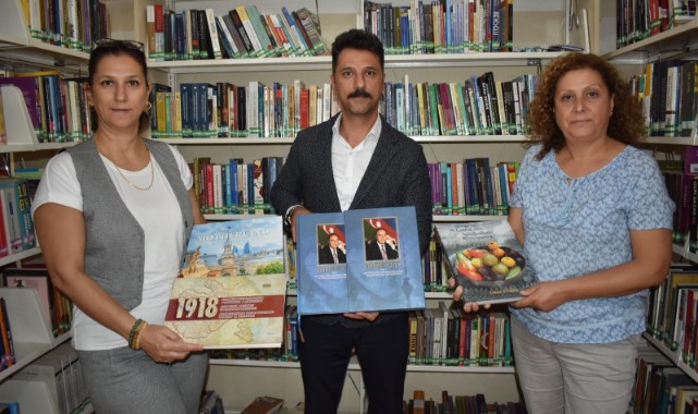 Başkan Hoşgül'den  Azerbaycanla ilgili Kitap Bağışı