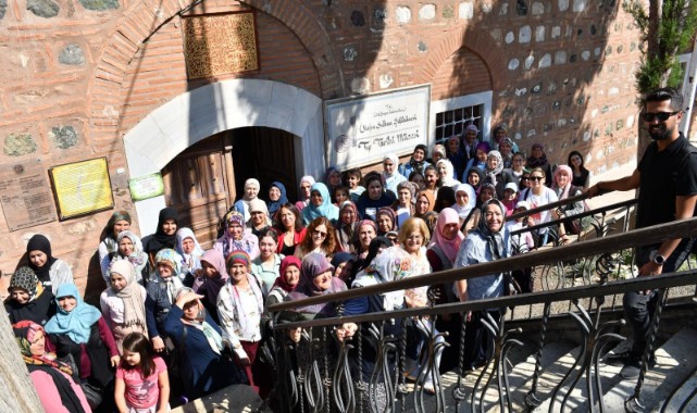 Demirci’den Gelen 77 Kişilik Kadın Kafilesi Manisa’yı ‘Adım Adım’ Gezdi