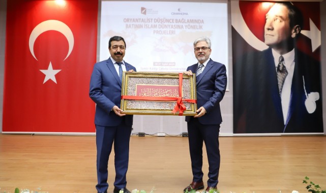 Oryantalist Düşünce Bağlamında Batı Politikaları Tartışılıyor