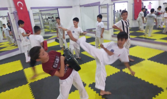 Şehzadeler Belediyesi Spor Kursları Yoğun İlgi Görüyor