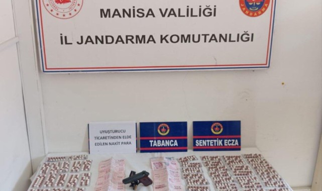 Şehzadeler'de Büyük Uyuşturucu Operasyonu: 1680 Hap ve Silaha El Konuldu!