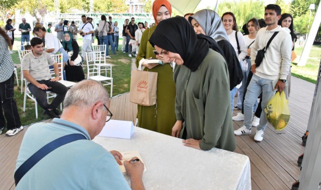 Ünlü Yazarlar Hafta Sonunda Okurlarıyla Buluştu