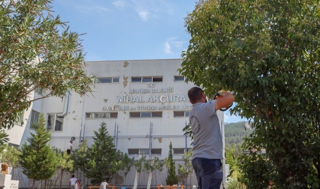 YUNUSEMRE’DE OKULLAR EĞİTİM-ÖĞRETİM SEZONUNA HAZIRLANIYOR