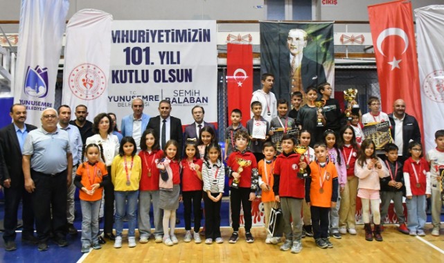 29 EKİM SATRANÇ TURNUVASI'NDA ÖDÜLLER SAHİPLERİNİ BULDU