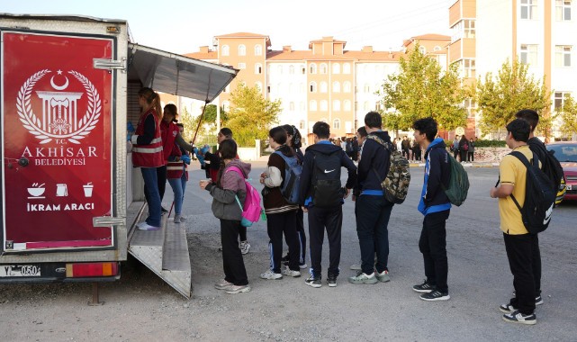Akhisar Belediyesi’nden Öğrencilere Sıcak Dokunuş: ‘GÜNAYDIN ÇORBASI’