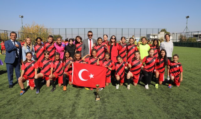 CUMHURİYETİN 101. YILINDA ŞEHZADELER’DEN GENÇ KIZLAR FUTBOL TURNUVASI!
