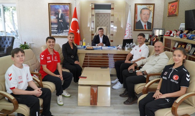 İl Müdürü Yunus Öztürk Şampiyon Cimnastikçileri Ödüllendirdi