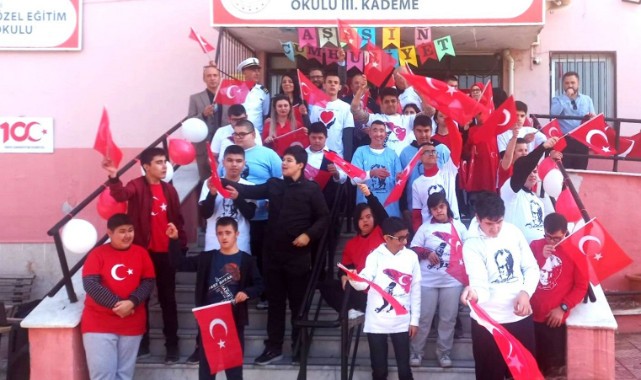 ONKOLOJİ SERVİSİNDEKİ ÇOCUKLAR CUMHURİYET BAYRAMI’NI KUTLADI