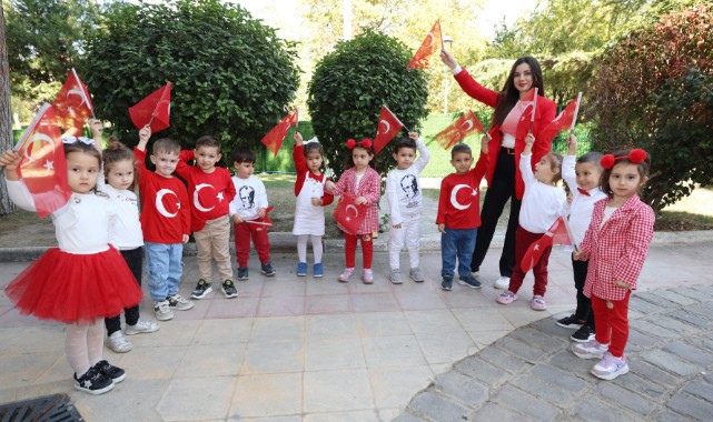 ŞEHZADELER BELEDİYESİ FATİH KREŞİ’NDE CUMHURİYET COŞKUSU