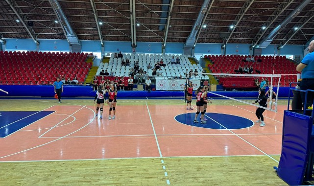 ŞEHZADELER ’İN KIZLARI, KULA BELEDİYE SPOR’U FARKLI MAĞLUP ETTİ: 3-0