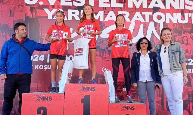 YUNUSEMRELİ ATLETLERDEN YARI MARATON'DA İKİ MADALYA