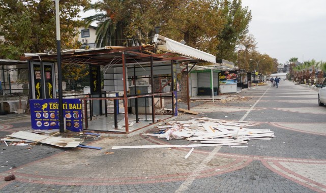 Akçay kordonda büfeler kaldırılıyor