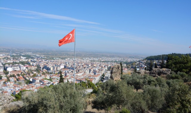 Manisa KALESİ İÇKİLERİN MEKANI OLDU
