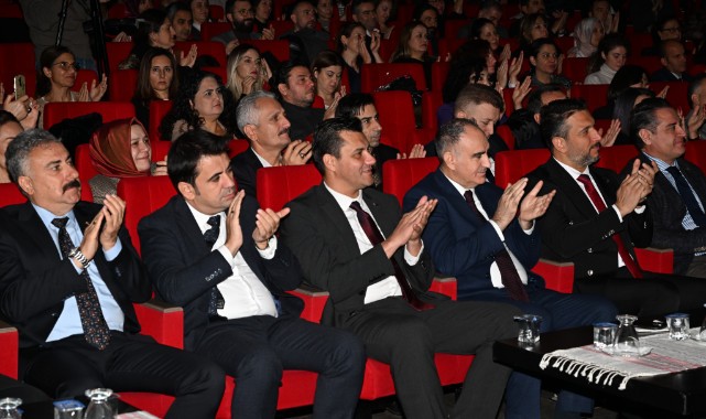 Öğretmenler Günü’ne Coşkulu Kutlama
