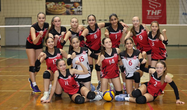 ŞEHZADELER BELEDİYESİ KÜÇÜK KADINLAR VOLEYBOL TAKIMI GALİBİYET SERİSİNE BİR YENİSİNİ EKLEDİ