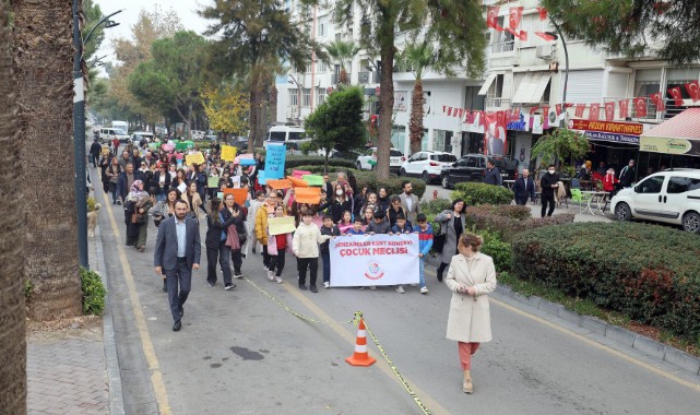 ŞEHZADELER’DE ÇOCUKLAR HAKLARI İÇİN YÜRÜDÜ