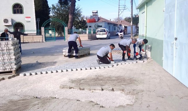 YUNUSEMRE’DE 3 MAHALLEDE PARKE TAŞI DÖŞEME ÇALIŞMASI