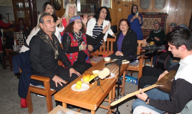 Candost Doğaseverler Grubu, Taş Mektep'te Coşkulu Bir Şiirli ve Türkülü Gece Düzenledi