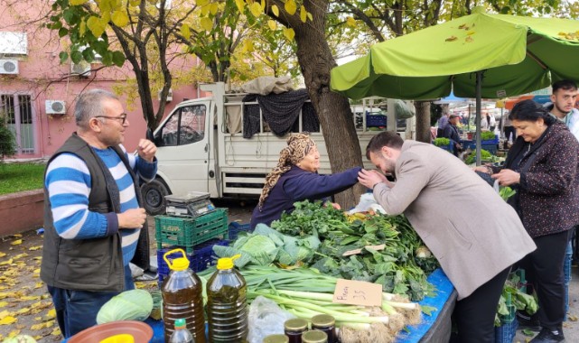 CHP Yunusemre'den Laleli Pazar Ziyareti