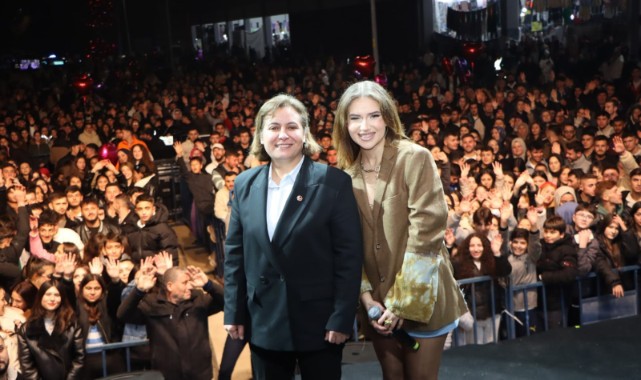 Kula Alışveriş Festivali Ece Mumay Konseri ile Başladı