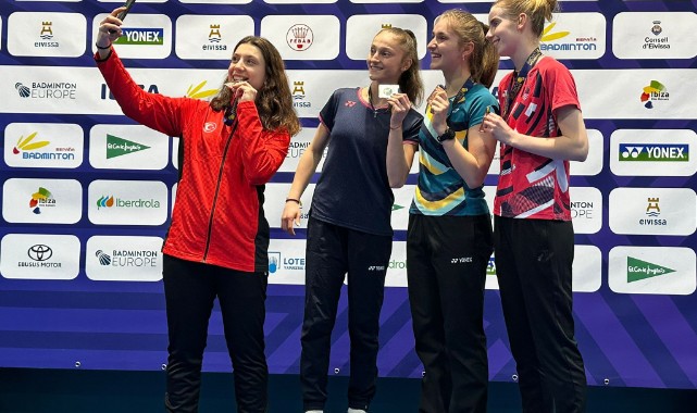 Manisalı Milli Badmintoncu Ravza Bodur Avrupa'da final oynadı