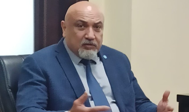ÖZCAN, FERDİ BAŞKAN ÇİN SOKAĞI YAPACAĞINA, MANİSA SOKAKLARINA BAKMALIDIR.
