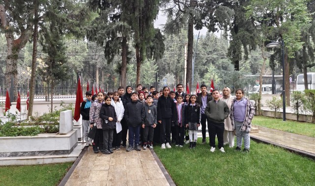 Şehitlik Ziyaretinde Duygusal Anlar