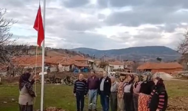 SOMA SÖĞÜTÇÜK KÖYÜ'NDE TÜRK BAYRAĞI COŞKUYLA GÖKLERE ÇEKİLDİ