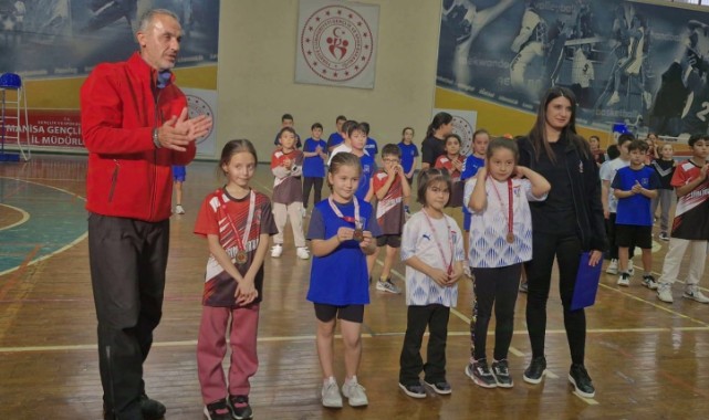 YUNUSEMRELİ BADMİNTONCULARDAN 5 MADALYA