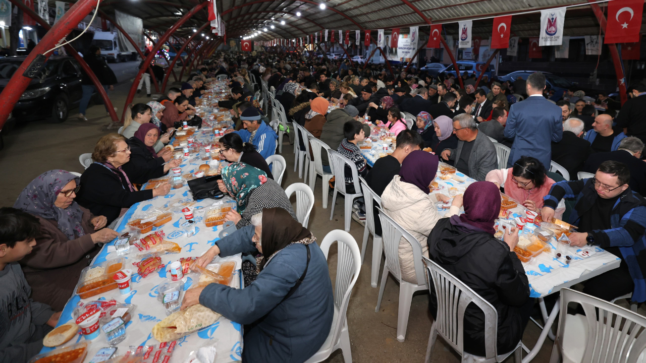 Manisa Büyükşehir Belediyesi’nden Gönül Sofraları