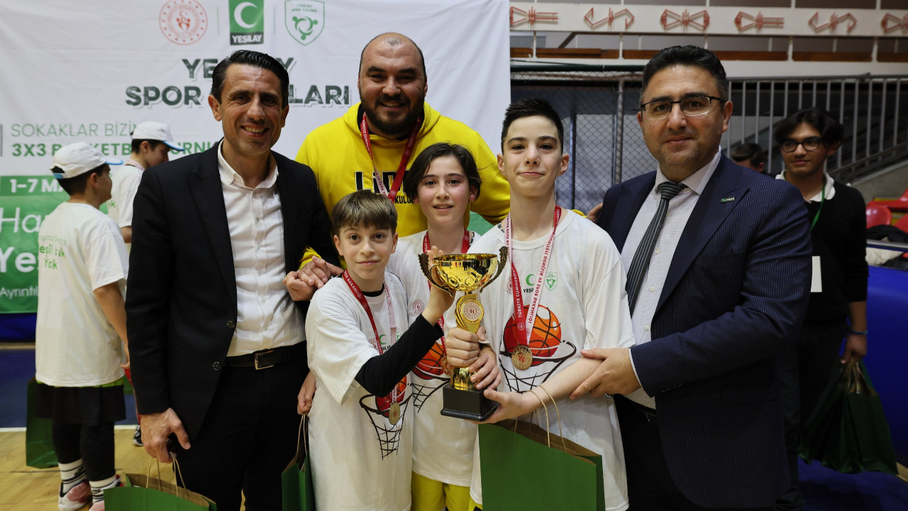 Manisa'da "Sokaklar Bizim 3x3 Basketbol Turnuvası" Heyecanı